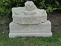 Restes d'un monument funeraire.