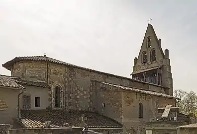 Église Saint-Pierre : abside du XIIe&nbsp;siècle.