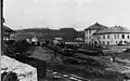 Bâtiment de la Direction des mines d'Ugljevik, construit en 1921, avec la station de chargement.
