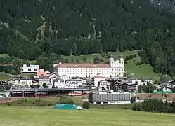 Vue complète de la gare.