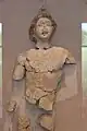 Photographie d'une statuette reconstituée à partir de ses fragments.