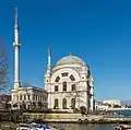 Mosquée Dolmabahçe, Istanbul (1853–1855), vue de l'eau