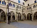 Le cloître.