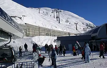 En bas d'une piste