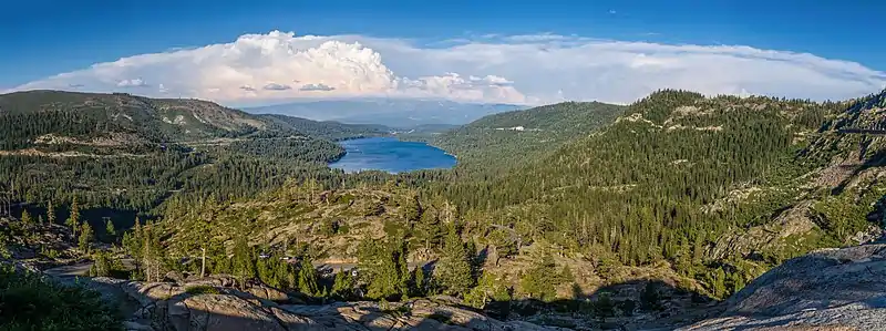 Vue du lac à partir du col (juillet 2013).