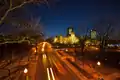 Vue nocturne, près de l'hôtel du Parlement du Québec.