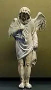 Éros drapé, production de Myrina, seconde moitié du Ier&nbsp;siècle&nbsp;av. J.-C. Musée du Louvre.