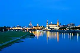 Vue de l'Elbe au crépuscule.