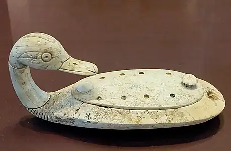 Boîte à fard en forme de canard. Minet el-Beida, XIIIe&nbsp;siècle&nbsp;av. J.-C. Musée du Louvre.