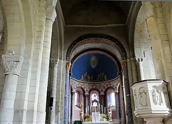 La nef et l'abside.
