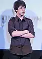 Dylan Minnette interprète Rex Britten.