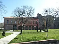 Médiathèque (dans le bâtiment conventuel).