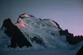 Soleil couchant sur la face Nord de la Barre des Écrins (4&nbsp;103&nbsp;m).