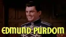 Edmund Purdom habillé en prince du XIXe siècle avec son nom de crédité.