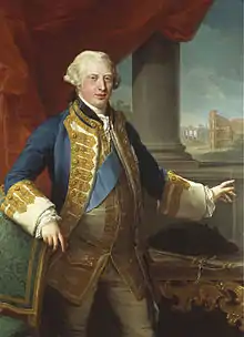 La peinture montre un homme debout et vêtu de vêtements d'apparat. Son bras droit repose sur le dossier d'une chaise, alors que sa main gauche pointe quelque chose qui n'apparaît pas dans la peinture.