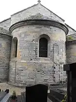 Église Saint-Hilaire (XIIe&nbsp;siècle), vue arrière.