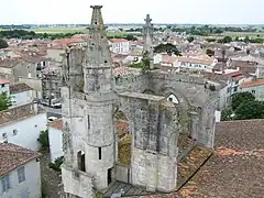 Vestiges du croisillon sud du transept.