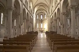 Nef de l'église abbatiale.