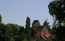 Église de Coulangé (Villeloin-Coulangé) (XIIe&nbsp;siècle), vue depuis le gué de Coulangé.