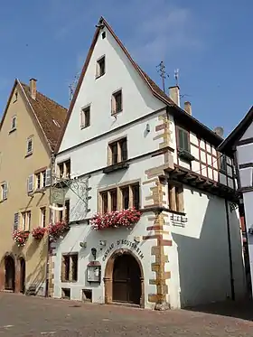 Maison de vigneron (XVIIe siècle), 3 place du Château Saint-Léon.