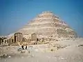 Pyramide et complexe.