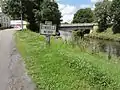 Entrée d'Einville-au-Jard par la voie verte du canal de la Marne au Rhin.