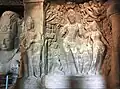 F. Shiva et Pārvatī : la descente du Gange. À g. un gardien et Trimurti