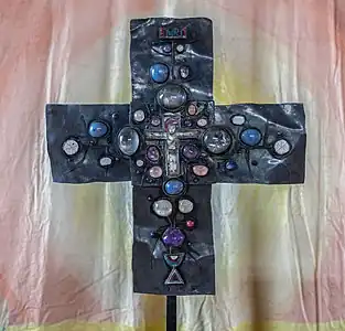 Croix à l'intérieur de Dreieinigkeitskirche (Hof) (de). Décembre 2022.