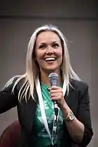 Emilie Ullerup dans le rôle de Bree O'Brien.