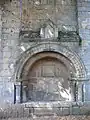Enfeu roman du XIe&nbsp;siècle sur le mur sud de l'église Saint-Hilaire le Grand, Poitiers (Vienne).