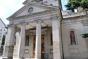 Entrée de l'église de Monthey.
