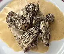 Entrecôte à la crème et aux morilles.