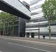 Entrée du ministère de la Défense, avenue de la Porte-de-Sèvres.