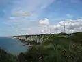 La falaise et les éoliennes (1).
