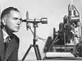 Pyromètre optique Burhop (en) à comparaison de couleur étudiant la fusion nucléaire 1941.