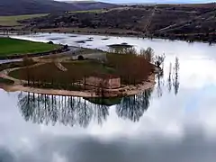 Ermitage de la Vera Cruz près du réservoir de Linares del Arroyo