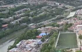 La station en 2016, le long du Río Medellín.