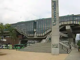 Vue de la station depuis le :Parque de Los Deseos (es).