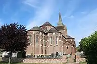 Vue de l'église depuis le cimetière.