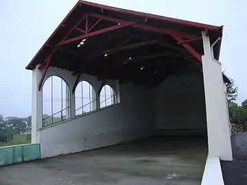 Fronton couvert