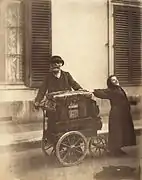 Un joueur d'orgue, à la fin du XIXe&nbsp;siècle.