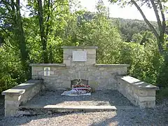 Stèle commémorative du lieu où ont été fusillés 35 maquisards du Ventoux le 22 février 1944.