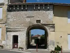 Le vieux porche.