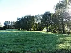 La vallée de l'Eyraud à l'ouest du bourg.