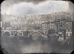 Le pont du Change, pont historique de la ville est détruit durant le XIXe&nbsp;siècle.