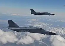 Photographie de deux avions en vol.