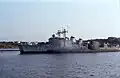 Le HMS Valen désarmé et amarré avec les frégates HMS Visby (F11) et HMS Sundsvall (F12) à Nya Varvet à Göteborg à l’été 1982.