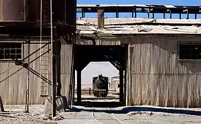 Une locomotive du FCAB sur une plaque tournante dans la gare de Baquedano (es).