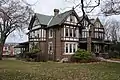 Maison néo-Tudor.