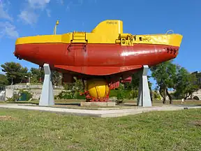 Le FNRS-3 exposé au Mourillon (Toulon, France).